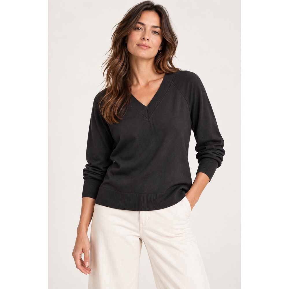 Banana Republic Womens V-Neck Sweater Size M Black Raglan Sleeve Minimalist Knit